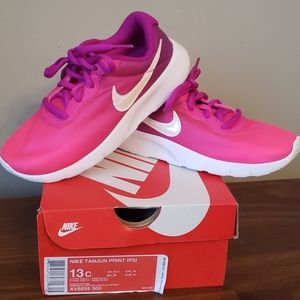 Girls Nike Tanjun sneakers- size 13
